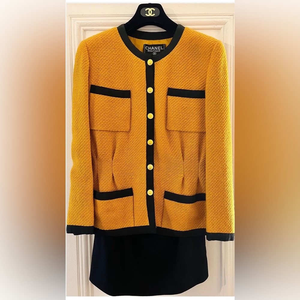 CHANEL VINTAGE Jacket And Skirt Combination FR44